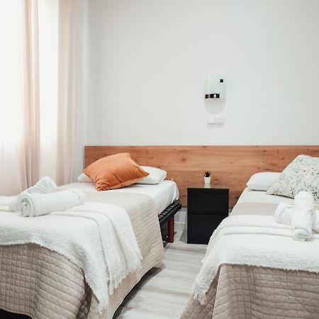 Hostal Ruta De Francia Barcellona Esterno foto