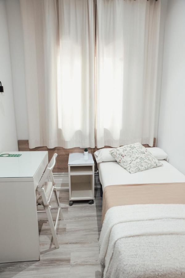 Hostal Ruta De Francia Barcellona Esterno foto