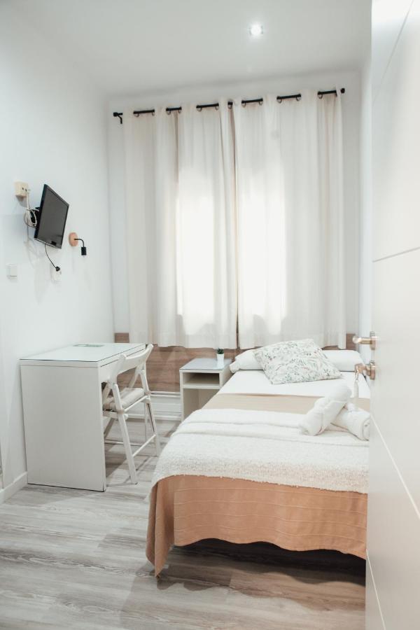 Hostal Ruta De Francia Barcellona Esterno foto