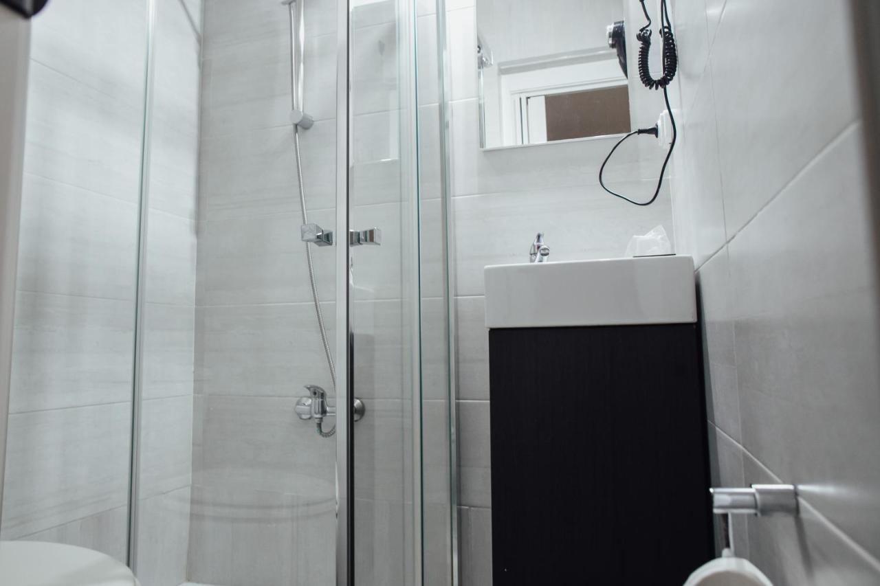 Hostal Ruta De Francia Barcellona Esterno foto