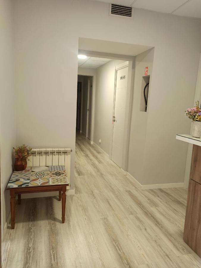 Hostal Ruta De Francia Barcellona Esterno foto