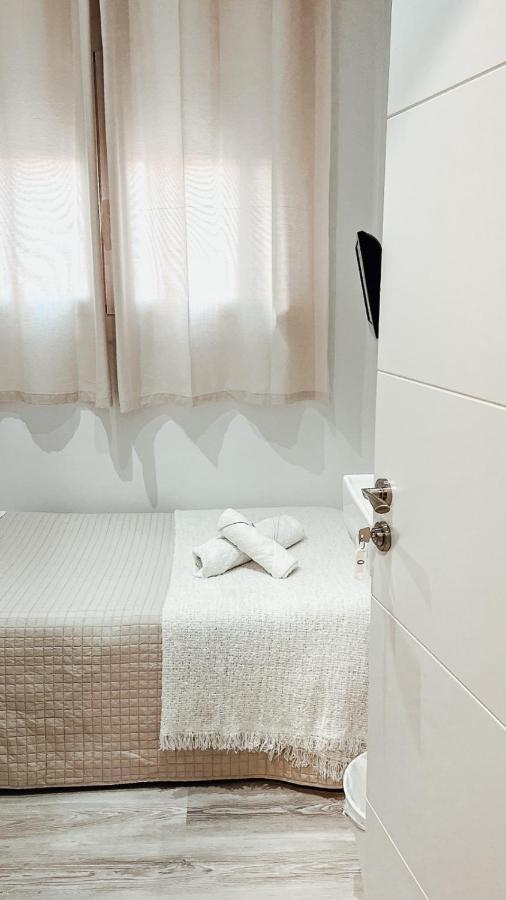 Hostal Ruta De Francia Barcellona Esterno foto
