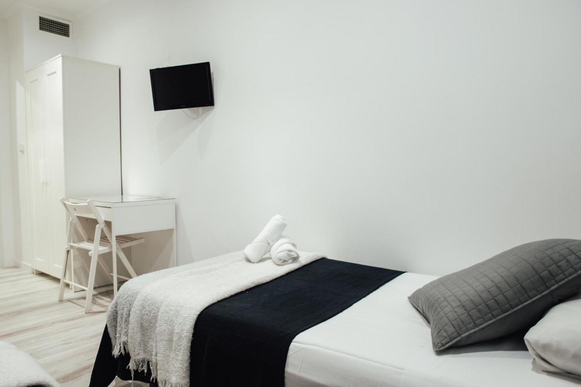 Hostal Ruta De Francia Barcellona Esterno foto
