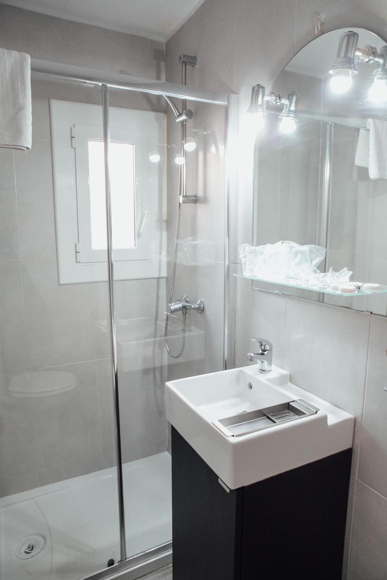Hostal Ruta De Francia Barcellona Esterno foto