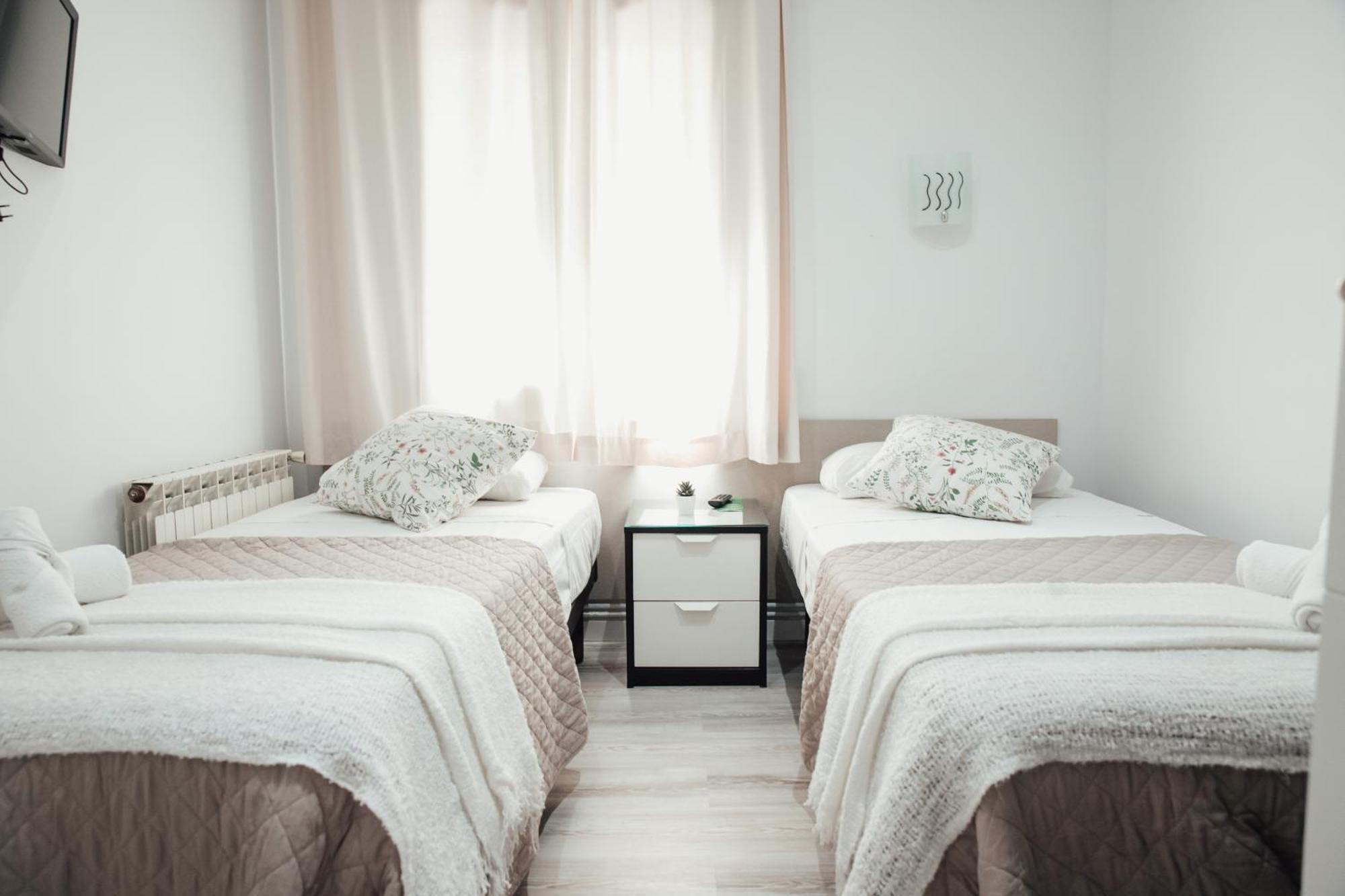 Hostal Ruta De Francia Barcellona Esterno foto