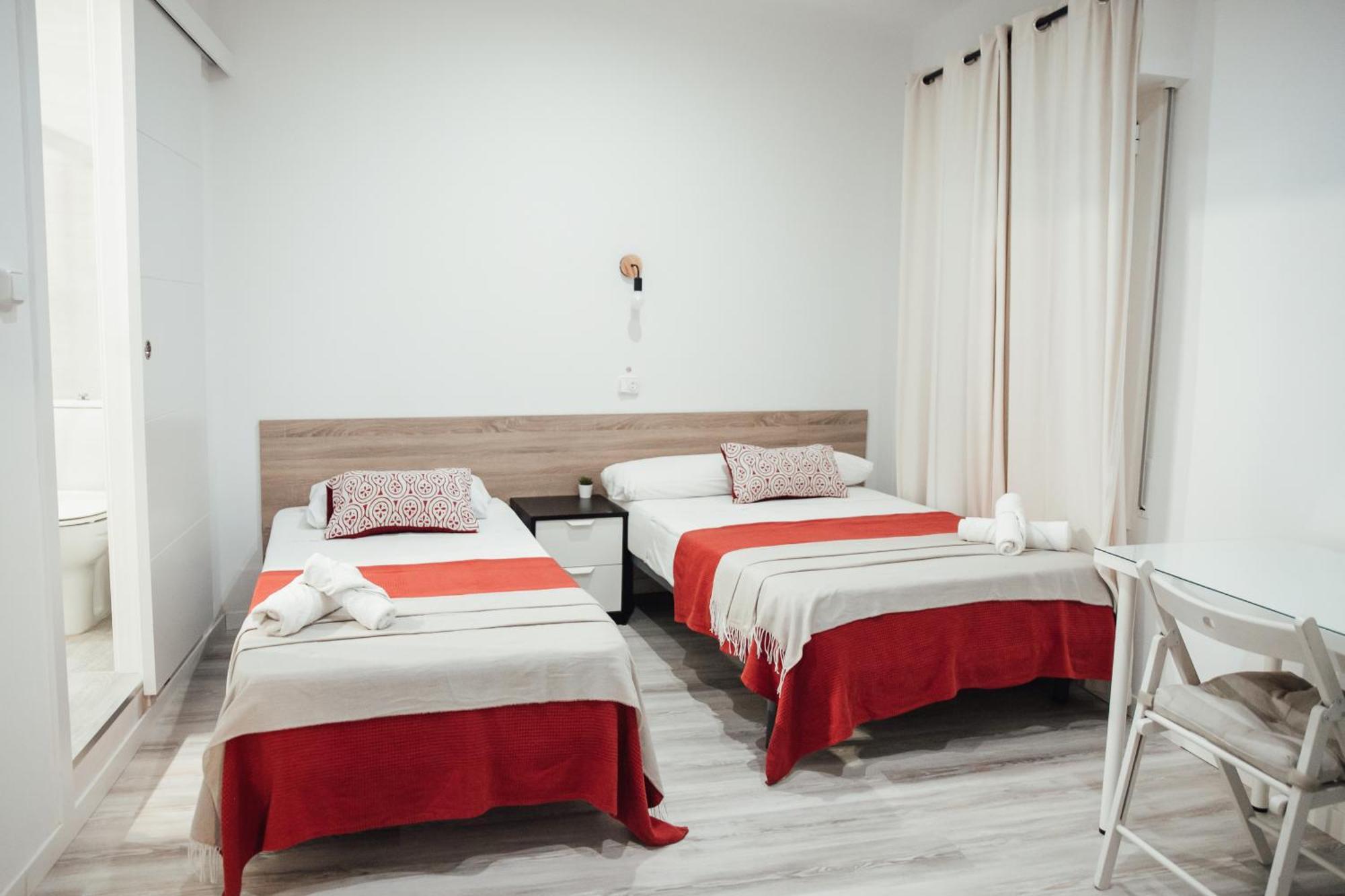 Hostal Ruta De Francia Barcellona Esterno foto