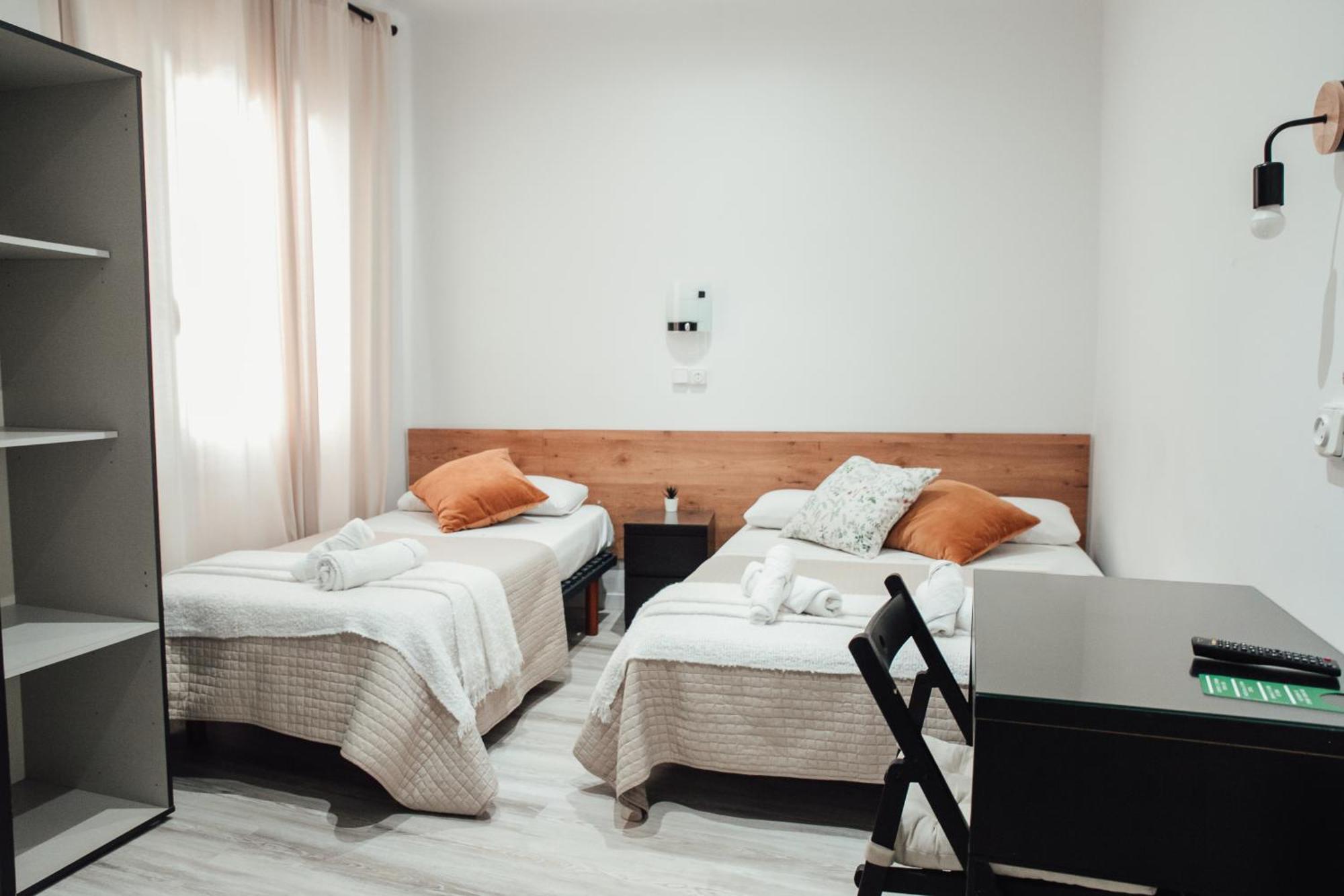 Hostal Ruta De Francia Barcellona Esterno foto