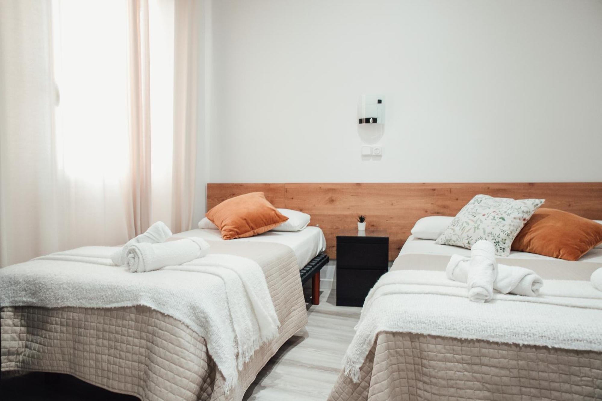 Hostal Ruta De Francia Barcellona Esterno foto
