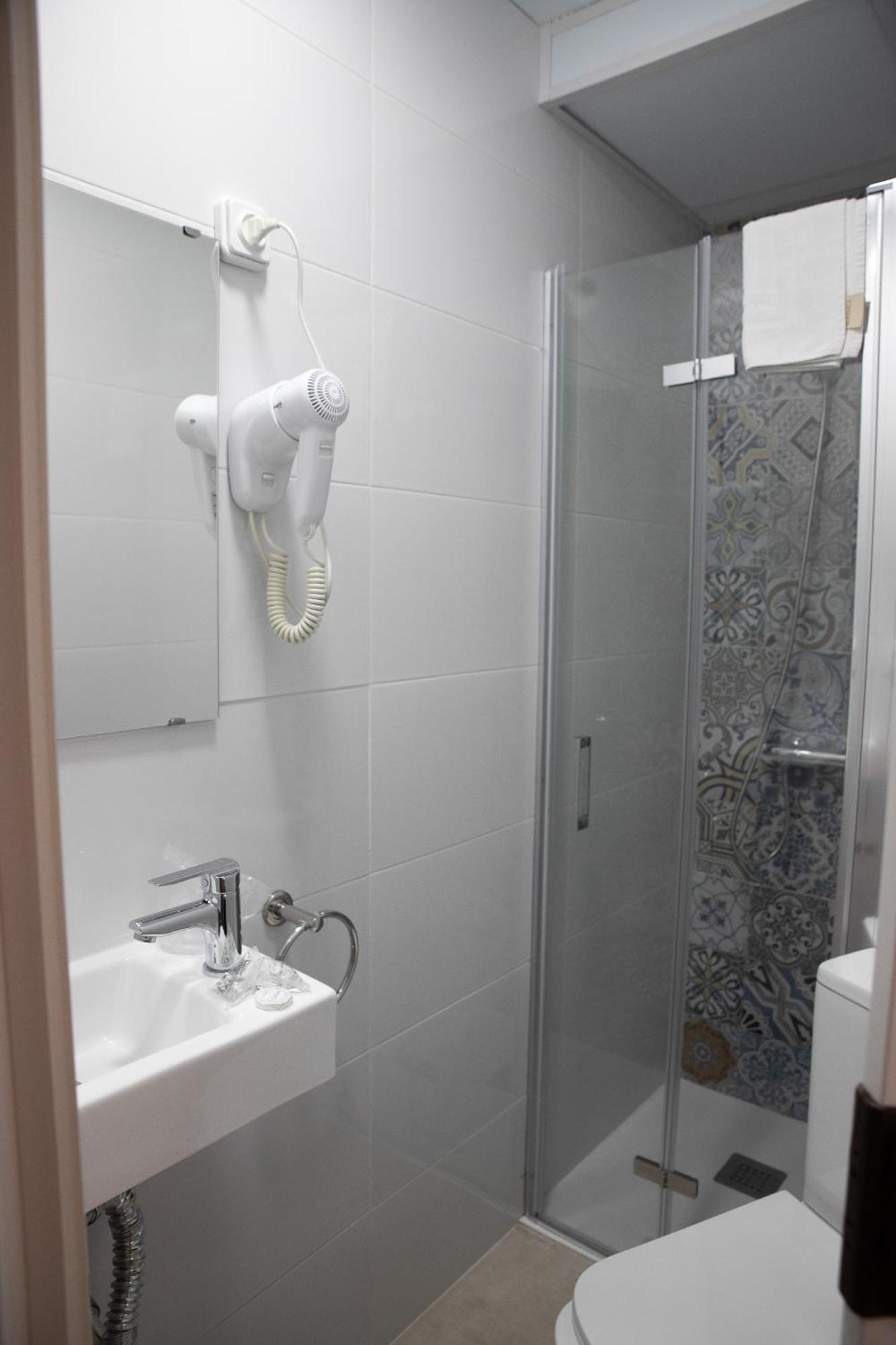 Hostal Ruta De Francia Barcellona Esterno foto