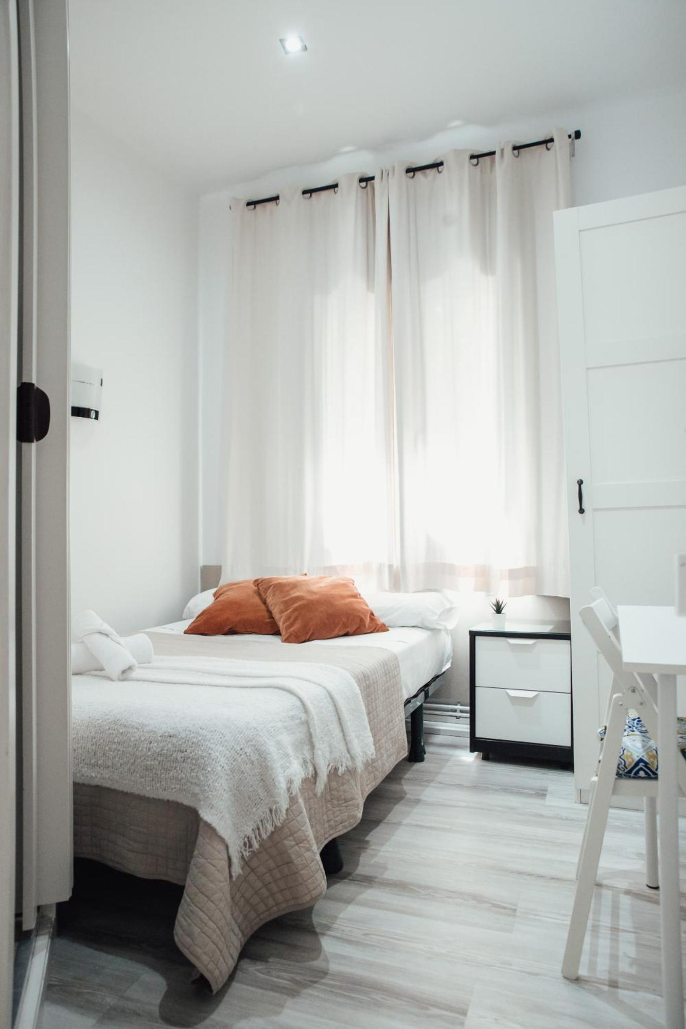 Hostal Ruta De Francia Barcellona Esterno foto