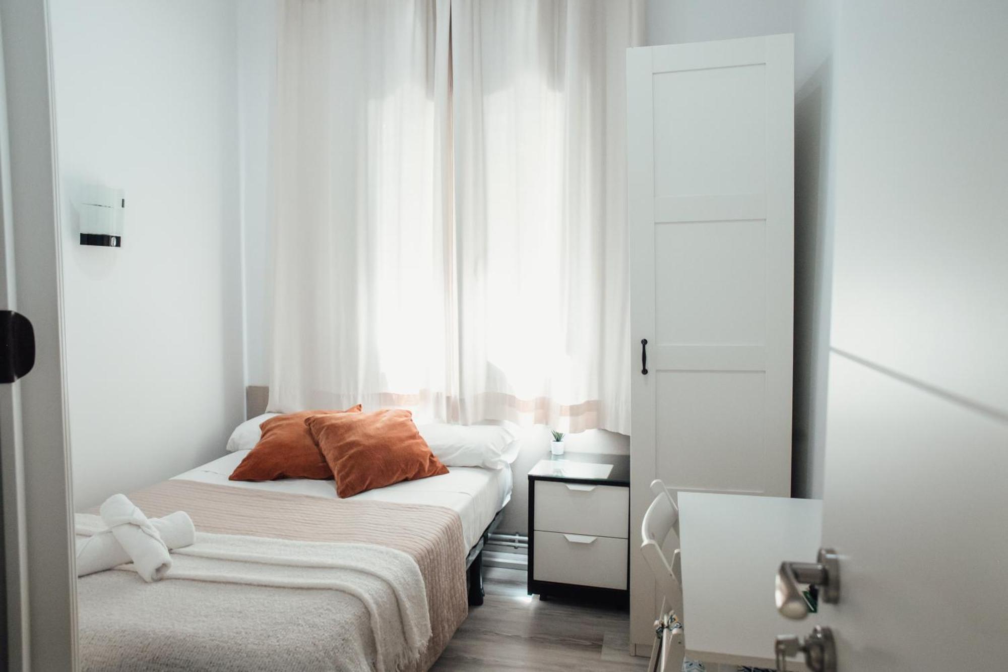 Hostal Ruta De Francia Barcellona Esterno foto