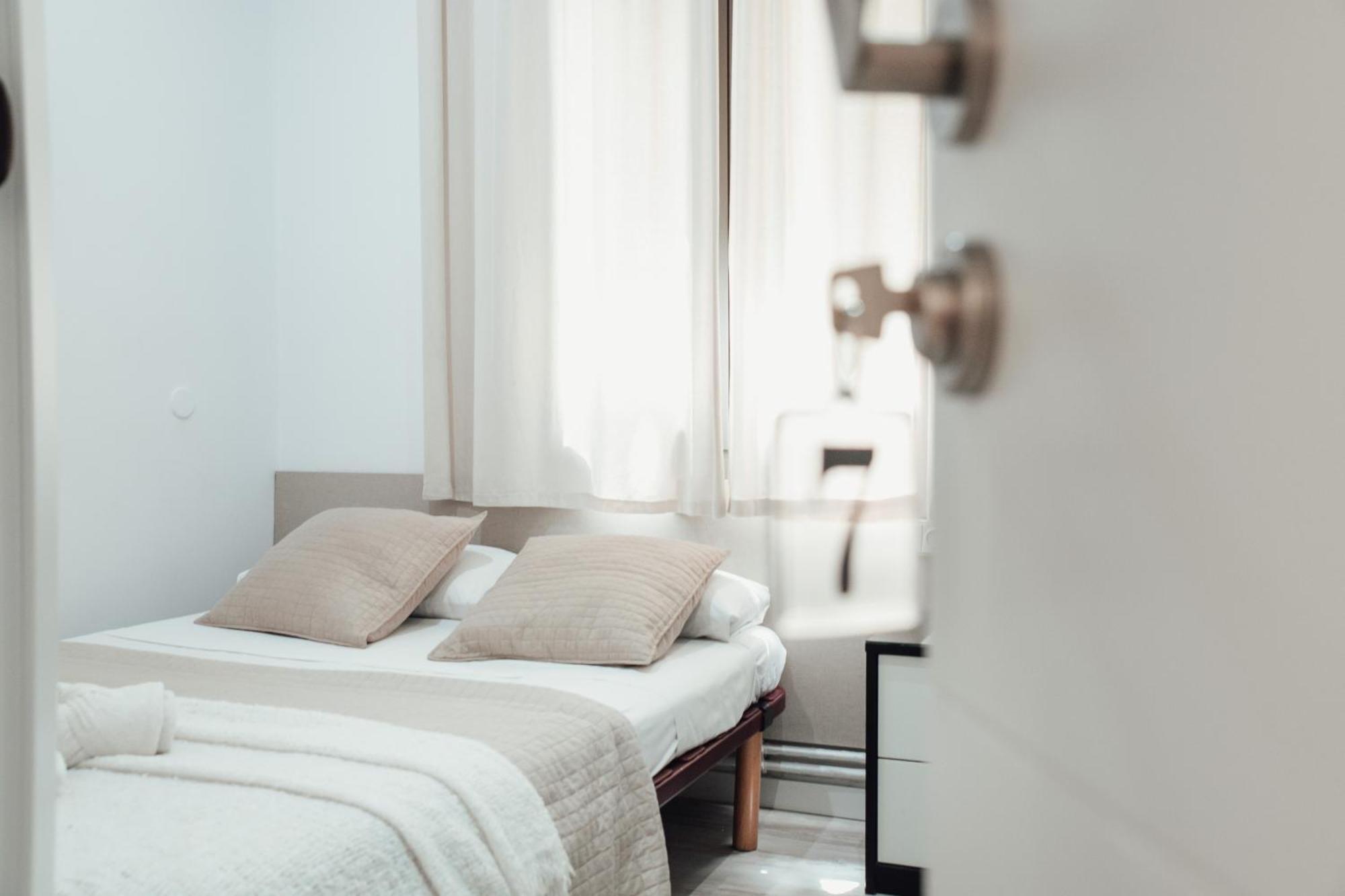 Hostal Ruta De Francia Barcellona Esterno foto